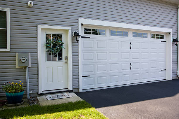 24/7 Emergency Garage Door Panel Replacement experts in Meade County County, KS
